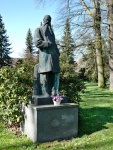 1. Socha Josefa Hlávky v Lužanech